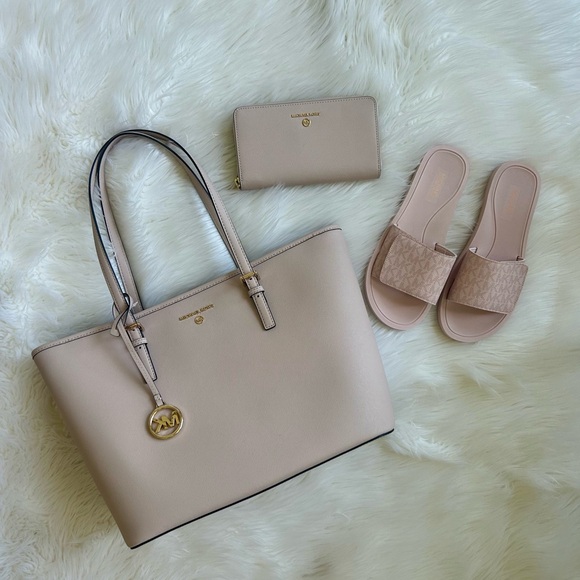 NWOT Michael Kors slides - Picture 6 of 8